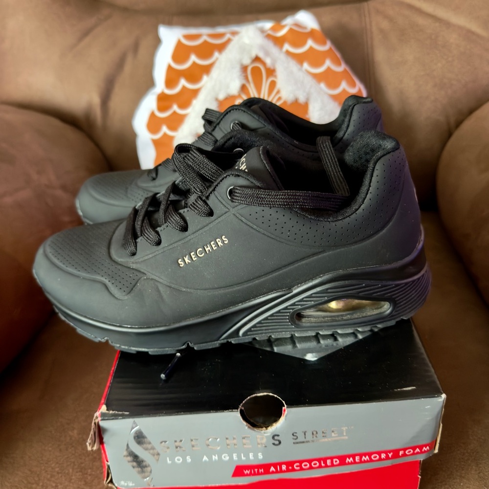 Skechers Women’s Black Air-Cooled Sneakers